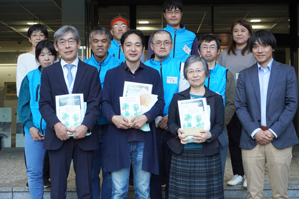 小石川植物園環境整備チームの「ギンナン」活動