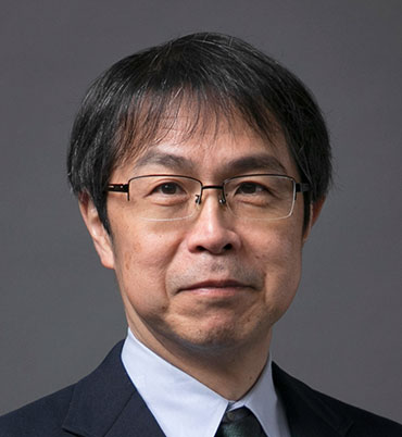 Professor Hirokazu Tsukaya received the Medal with Purple Ribbon in the fall of 2021.