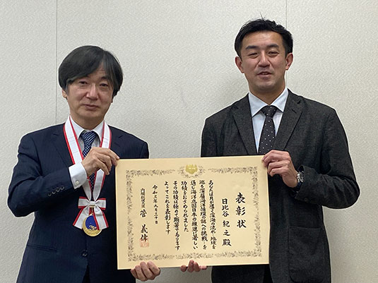 Professor Noriyuki Hibiya receives the 14th Prime Minister's Commendation for his contribution to the promotion of a maritime nation.