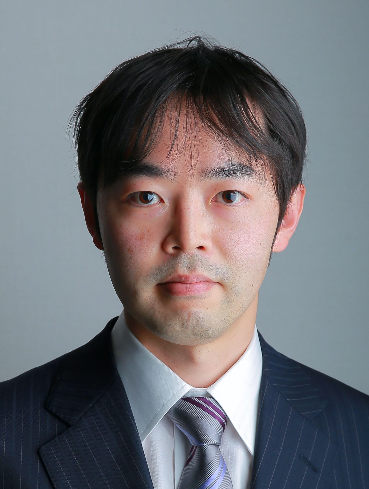 Associate Professor Naoto Tsuji receives the 2022 Young Scientist Award from the Minister of Education, Culture, Sports, Science and Technology.