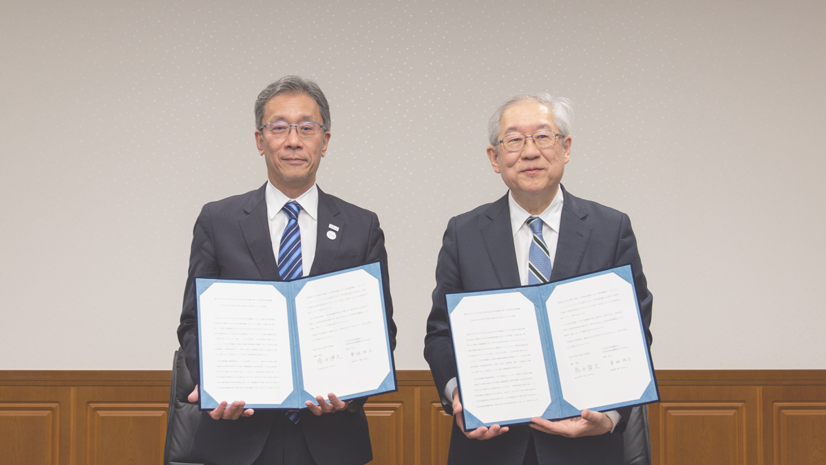 President Fujii visits NAOJ and extends the Memorandum of Understanding (MOU) regarding the Atacama Observatory (TAO) at The University of Tokyo